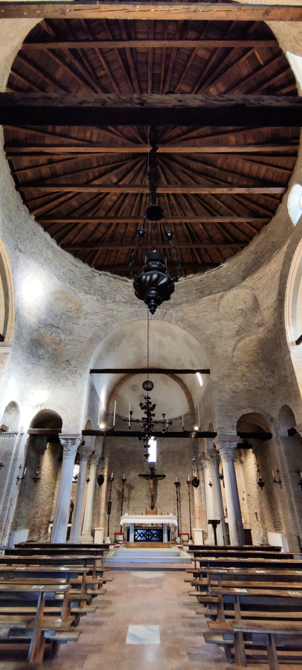 Cúpula de madera de Basilica de Santa María Assunta en Torcello - Excursión a Torcello, Murano y Burano desde Venecia