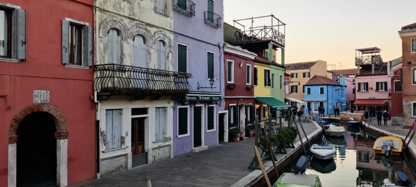 Canal y casas de colores de Burano - Excursión a Torcello, Murano y Burano desde Venecia