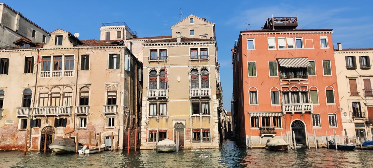 Casas en el Gran Canal de Venecia