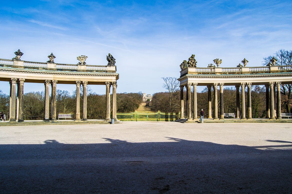 Columnatas y ruinas falsas en el Palacio de Sanssouci - día 3 en Berlín