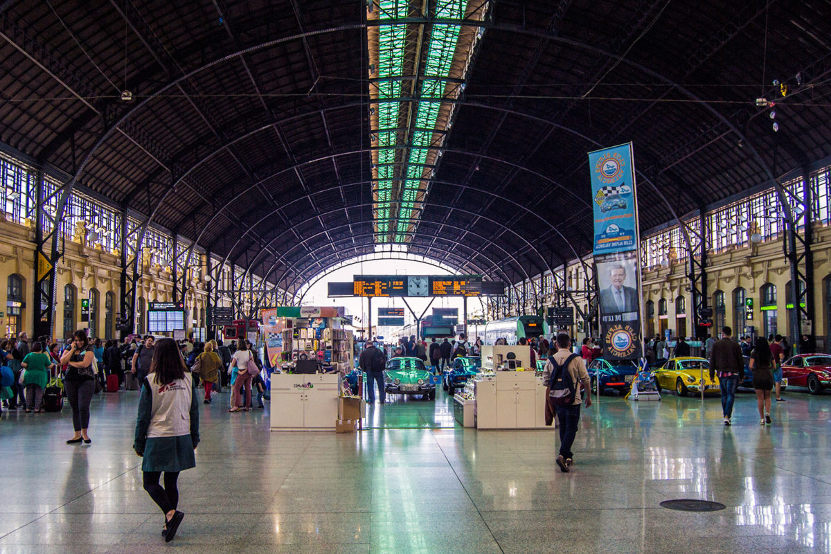 Vías de trenes de la estación del Norte de Valencia - Un día en Valencia