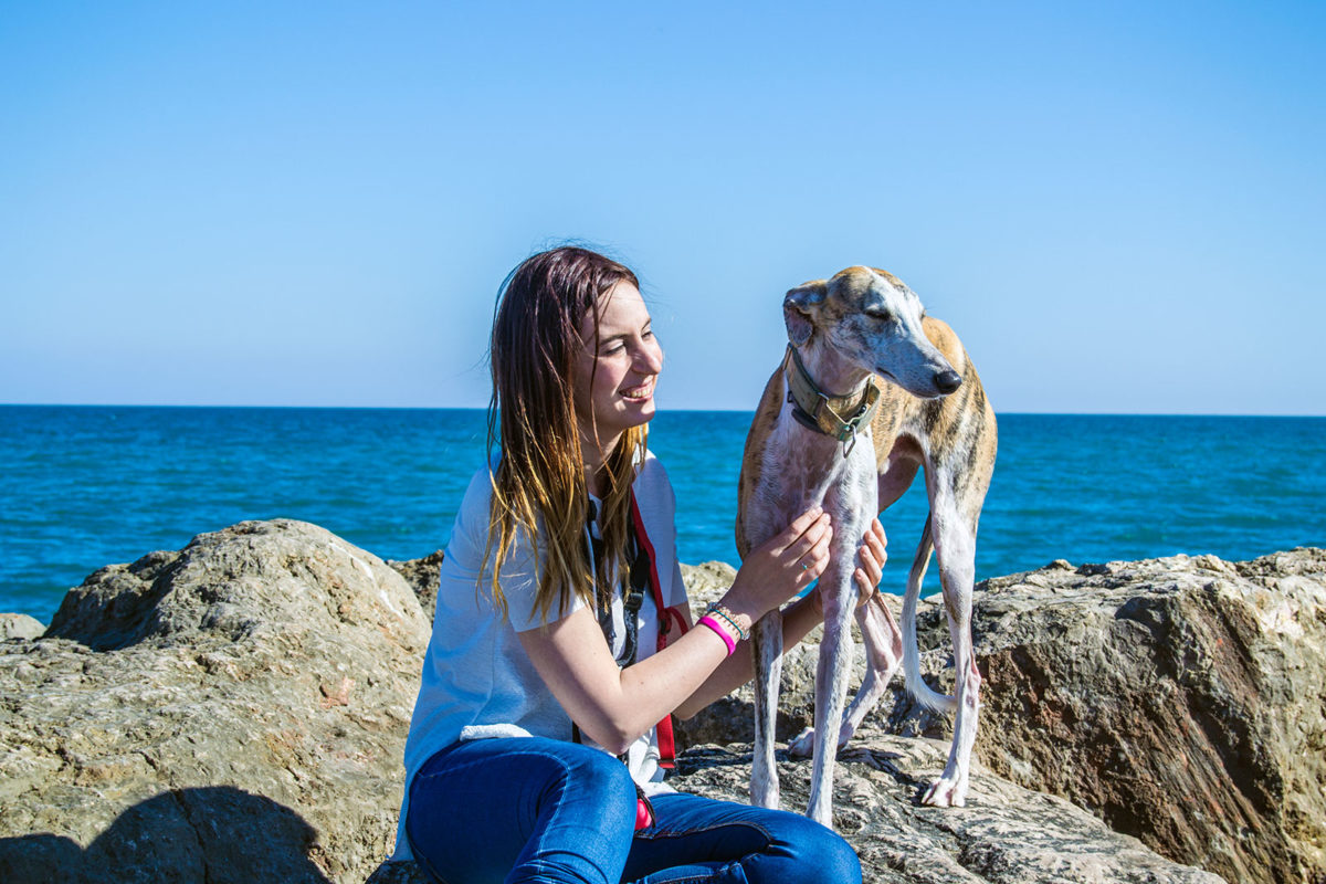 Turbo y Nerea disfrutando en la playa para perros del Puig- Un día en Valencia