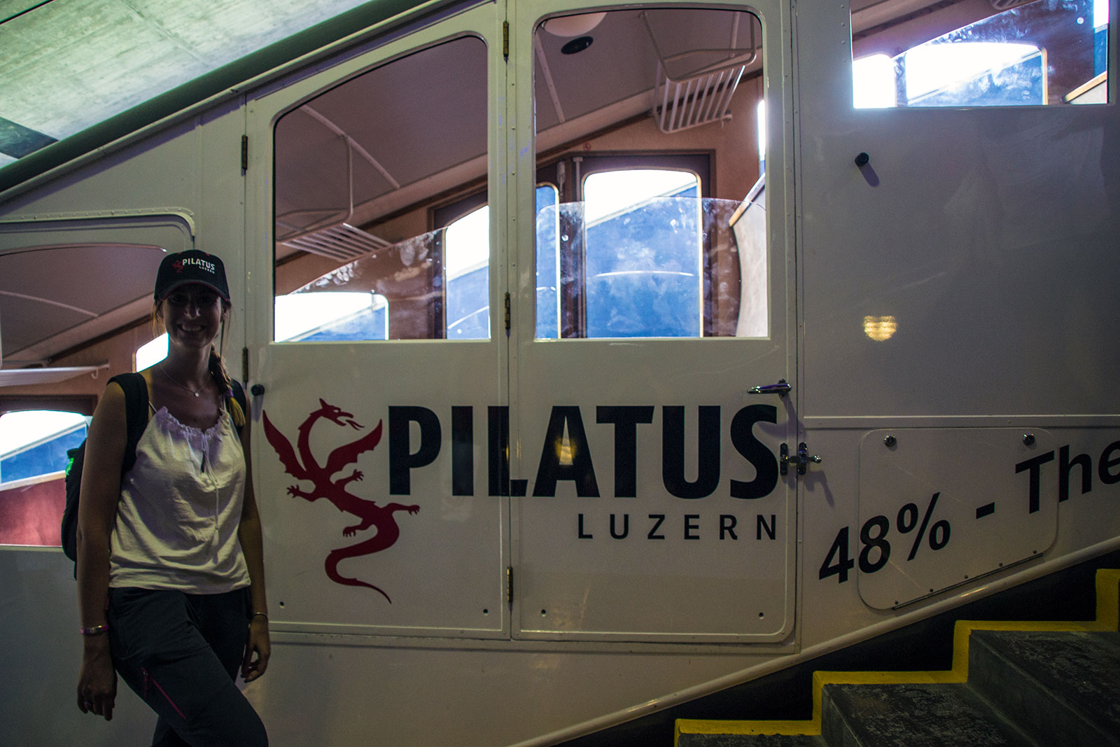 Descenso empinado en el tren cremallera Pilatus - tren cremallera Monte Pilatus