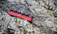 Tren cremallera Pilatus por la pared - tren cremallera Monte Pilatus