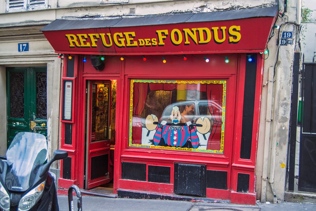 Entrada del restaurante Refuge des Fondus - Qué ver en Montmartre