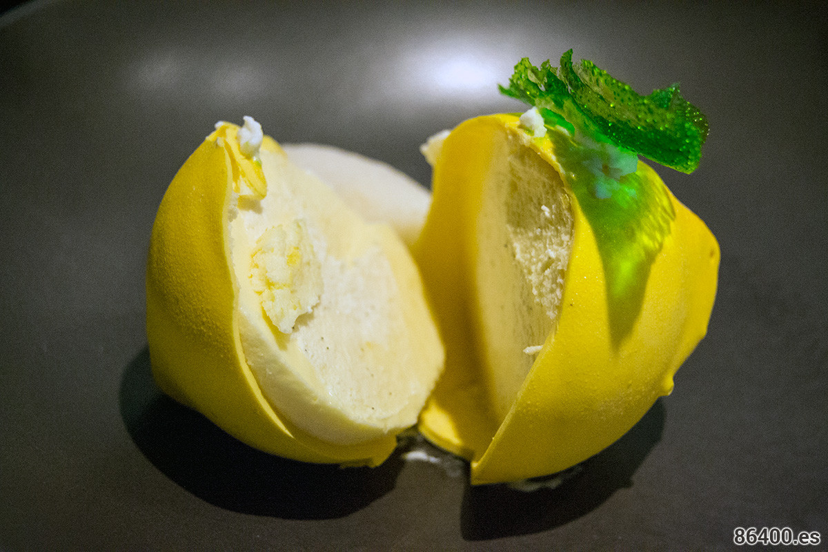"El color amarillo del limón" y avellanas abierto