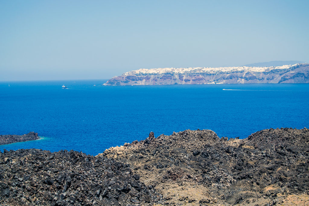 Vistas del pueblo de Oia desde la Caldera de Santorini - Descubrir Santorini