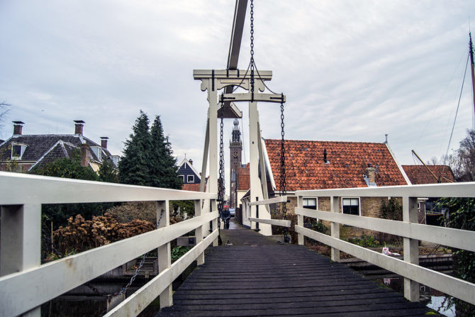 Típico puente holandés en Edam – Edam y Volendam