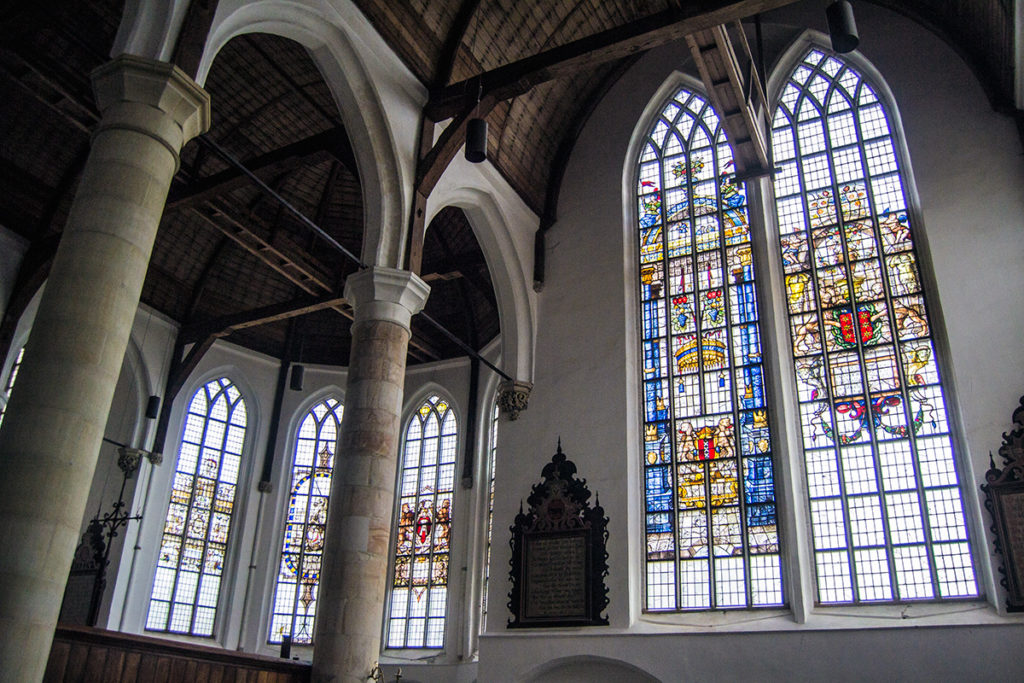 Vidrieras decoradas del Grote Kerk de Edam – Edam y Volendam