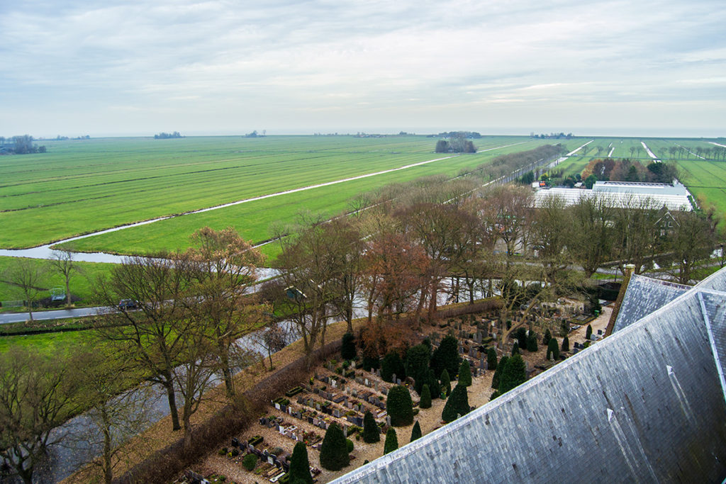 Vistas del cementerio de Edam desde el campanario del Grote Kerk, al fondo se puede ver el mar – Proximidades de Amsterdam
