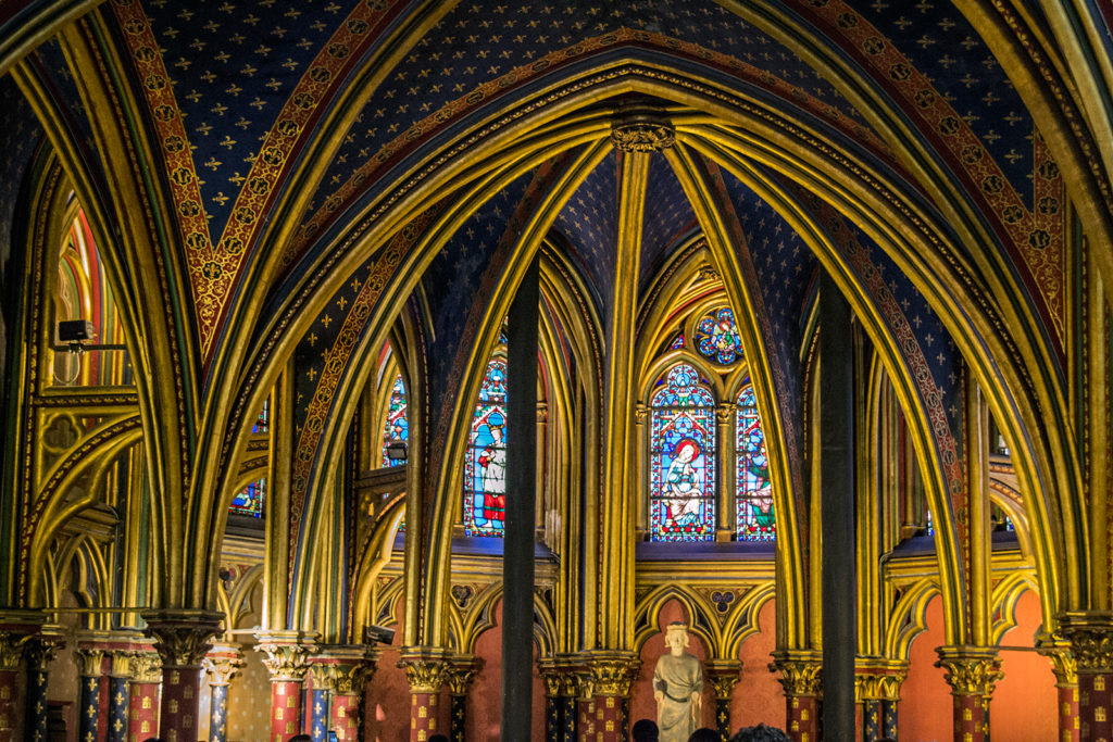 Interior de la Sainte Chapelle – París Pass de dos días