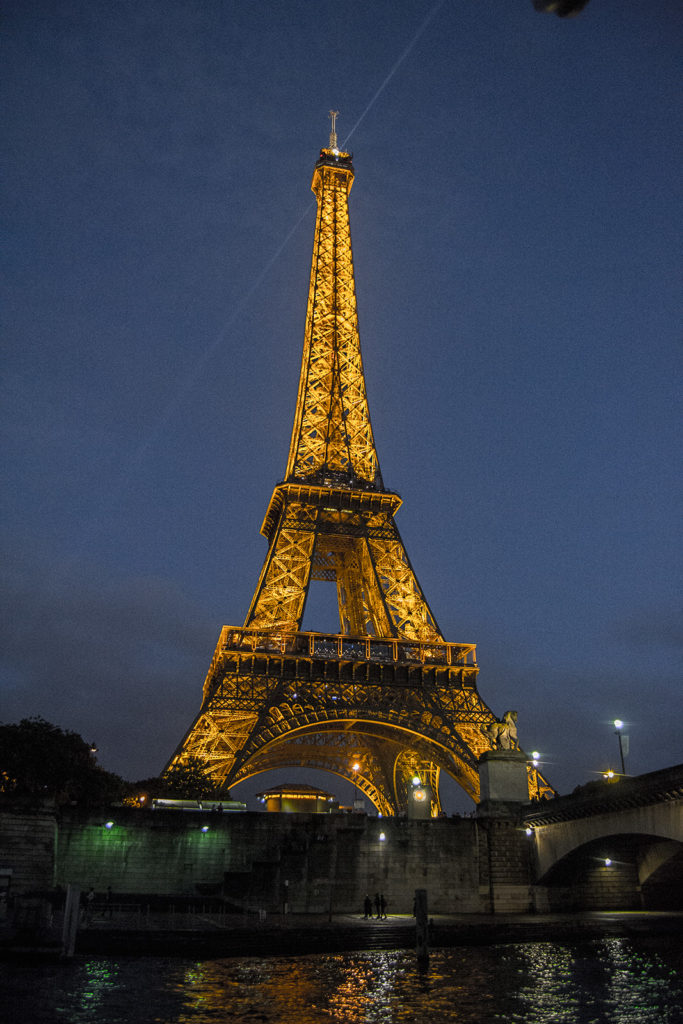 Torre Eiffel desde el crucero por el Sena – París Pass de dos días