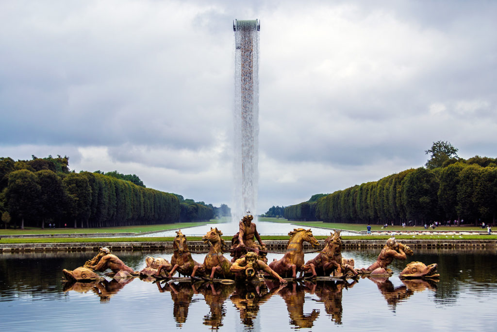 Fuente de Apolo en los Jardines de Versalles – Palacio de Versalles desde París