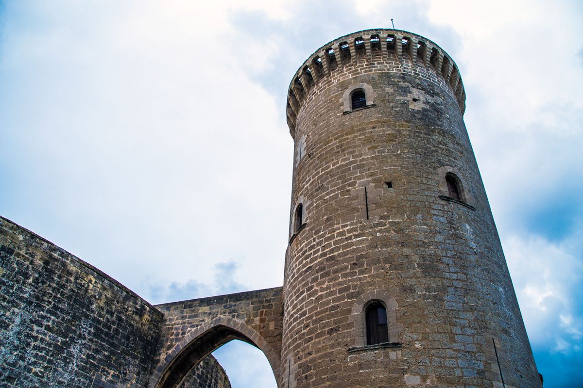 Torre del castillo de Bellver - qué ver en Mallorca